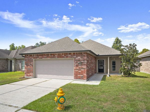 6742 Silver Springs Dr, Greenwell Springs, LA 70739