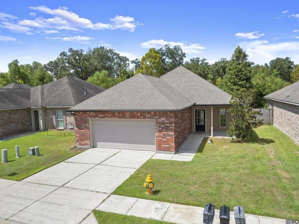 6742 Silver Springs Dr, Greenwell Springs, LA 70739
