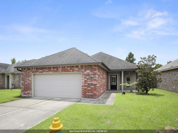 6742 Silver Springs Dr, Greenwell Springs, LA 70739