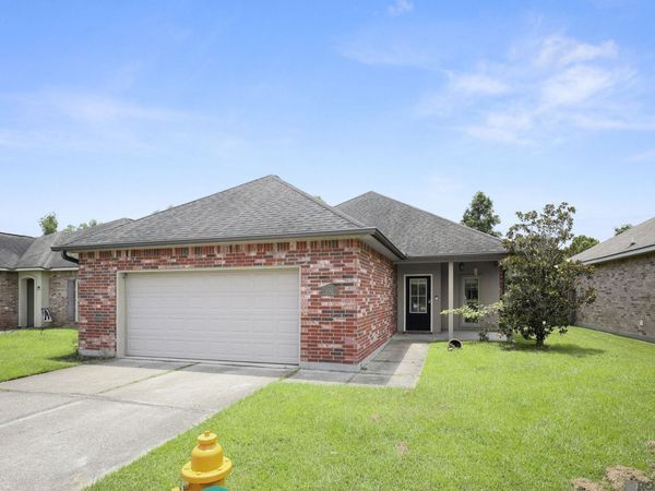 6742 Silver Springs Dr, Greenwell Springs, LA 70739