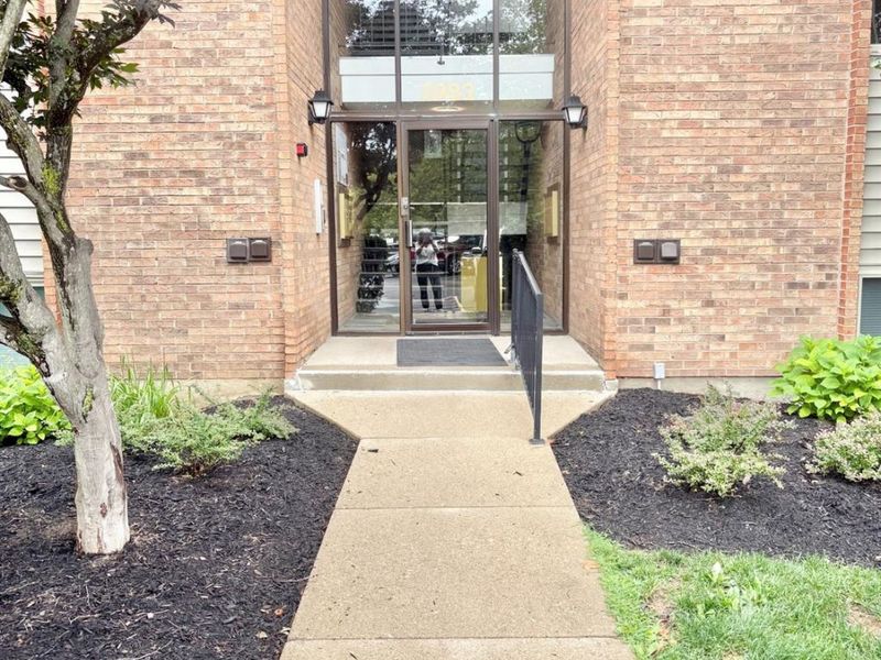 5983 Meadowcreek Drive, Unit 4, Milford, OH 45150 Photo 1