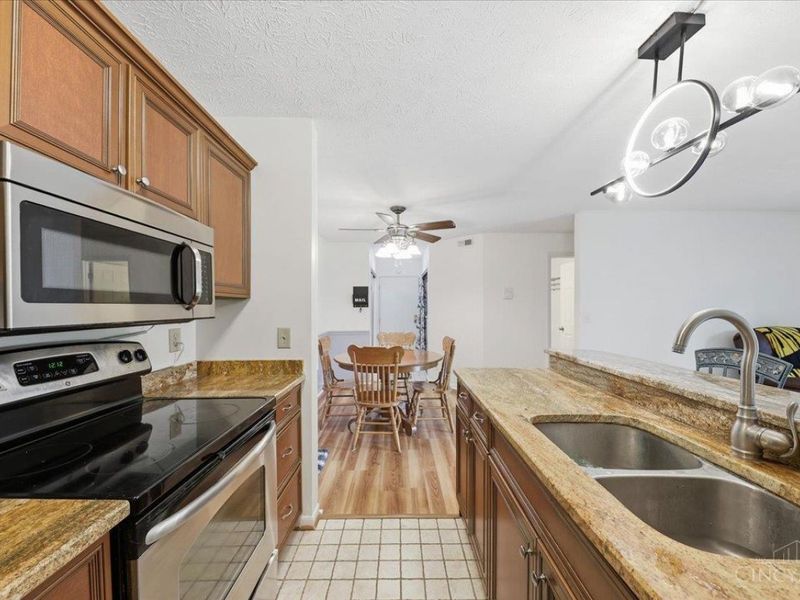 5983 Meadowcreek Drive, Unit 4, Milford, OH 45150 Photo 11
