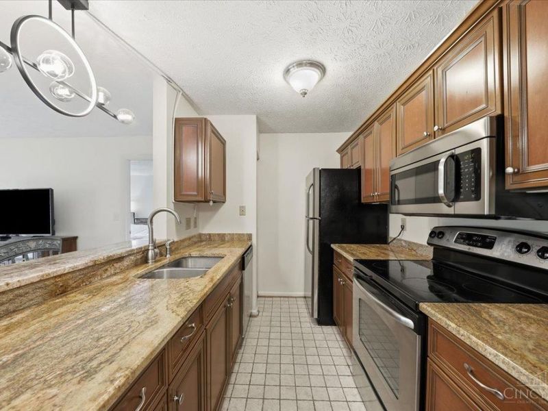 5983 Meadowcreek Drive, Unit 4, Milford, OH 45150 Photo 12