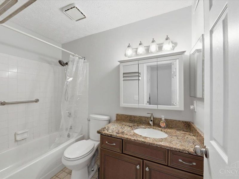 5983 Meadowcreek Drive, Unit 4, Milford, OH 45150 Photo 16