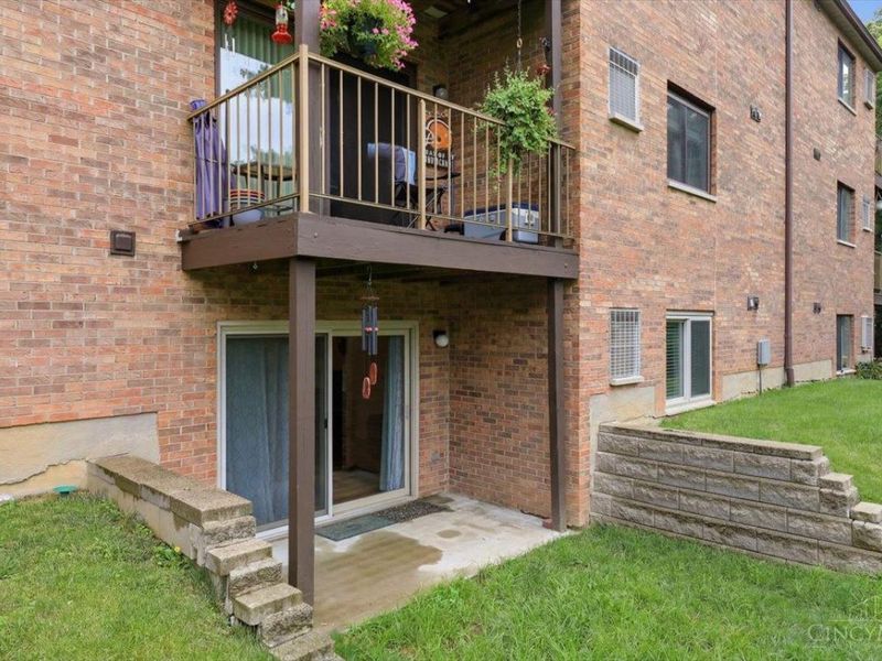 5983 Meadowcreek Drive, Unit 4, Milford, OH 45150 Photo 6