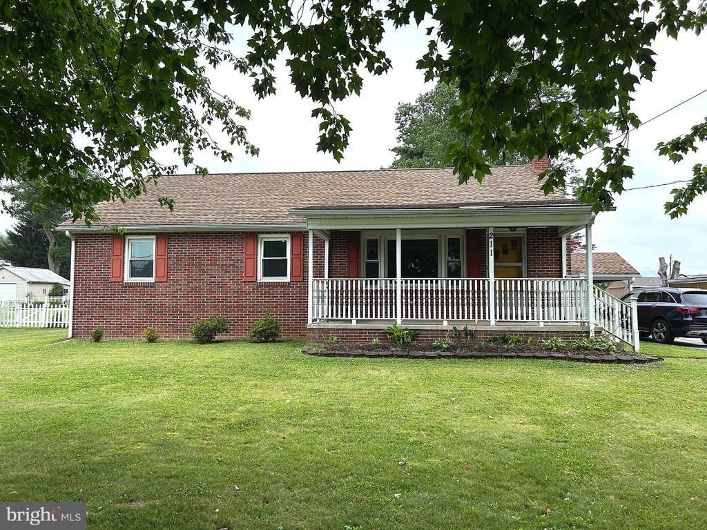 211 W MAIN STREET , FAIRFIELD, PA 17320