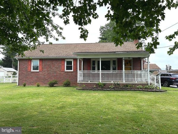 211 W MAIN STREET, FAIRFIELD, PA 17320
