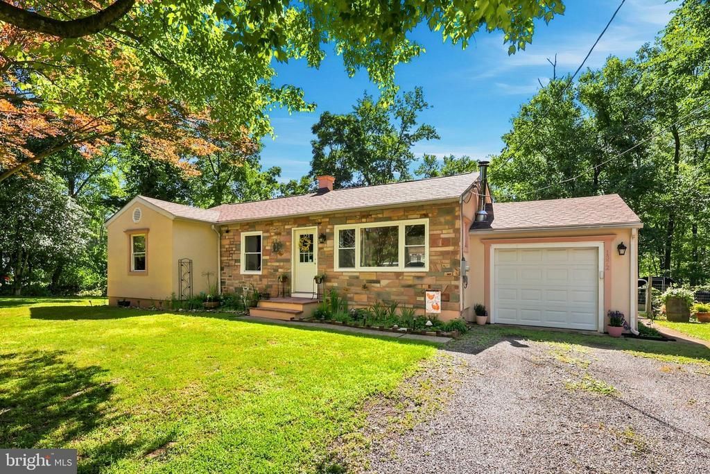1372 BIRCH ROAD, UPPER BLACK EDDY, PA 18972
