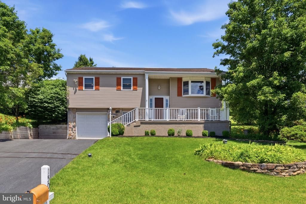 1507 OAKDALE DRIVE , POTTSTOWN, PA 19464