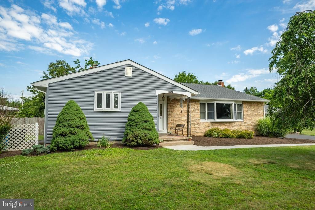 1104 GLORIA LANE, YARDLEY, PA 19067