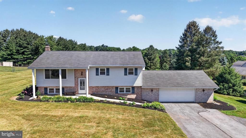 19 PALMYRA BELLEGROVE ROAD, ANNVILLE, PA 17003