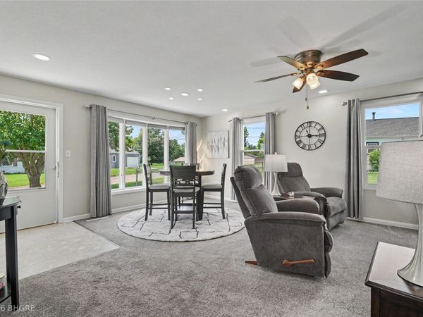 1508 N 2nd Avenue E, Newton, IA 50208