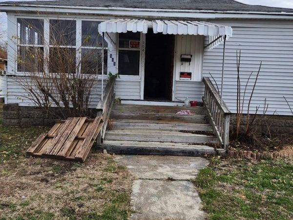 904 N 14TH Street, Herrin, IL 62948