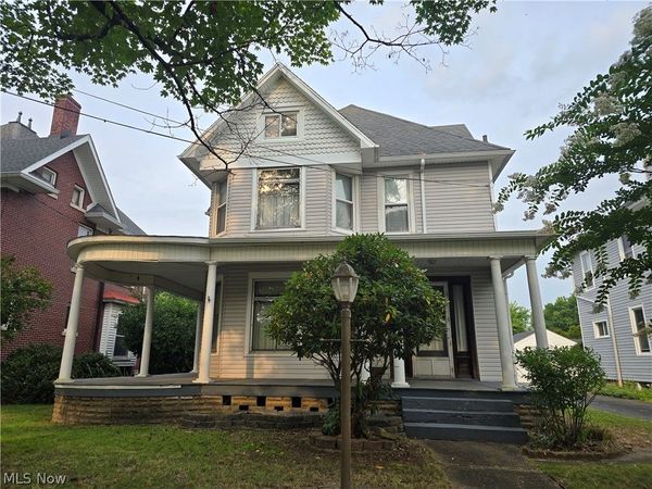 407 Williams Avenue, Williamstown, WV 26187