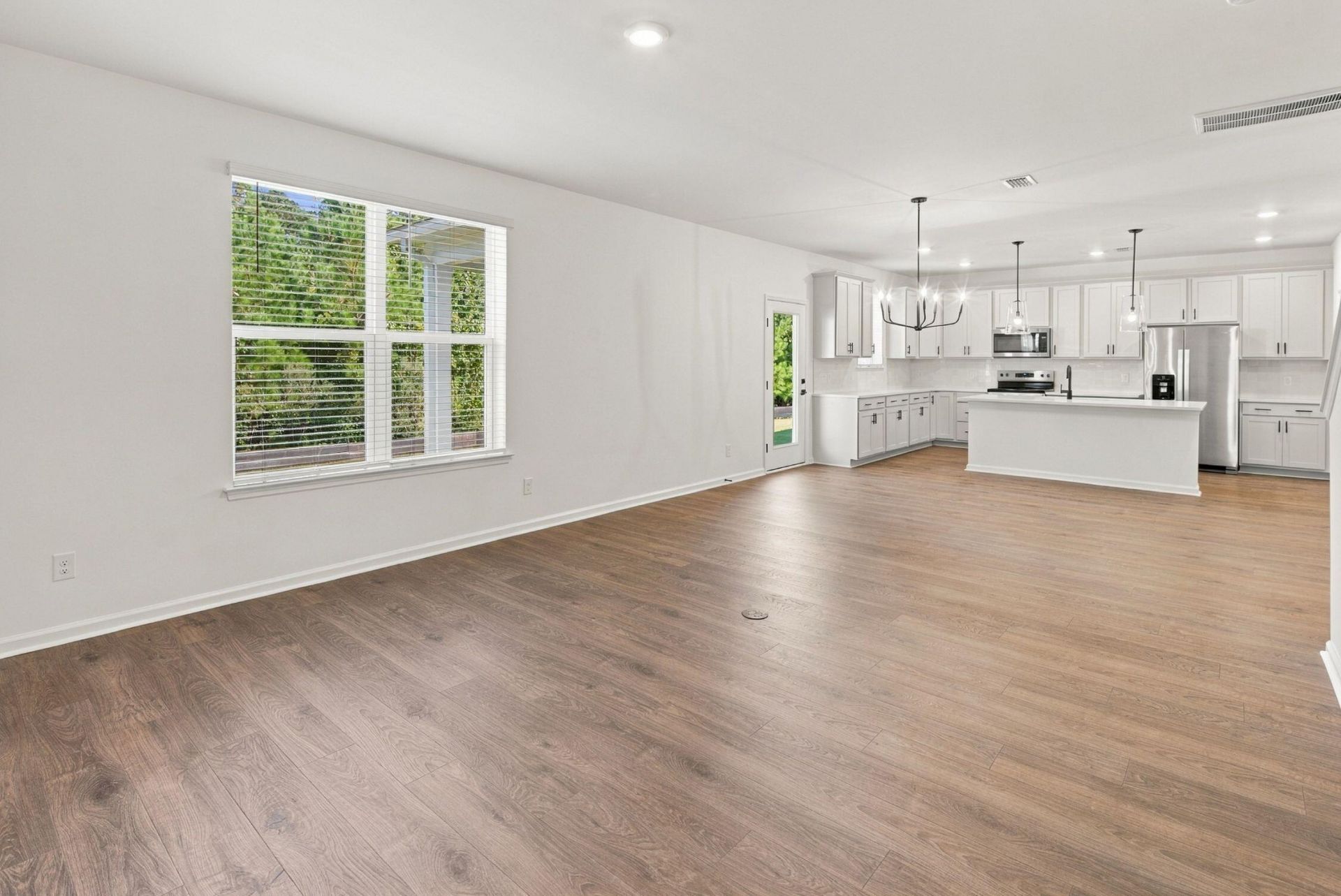 442 White Magnolia Street Photo 16