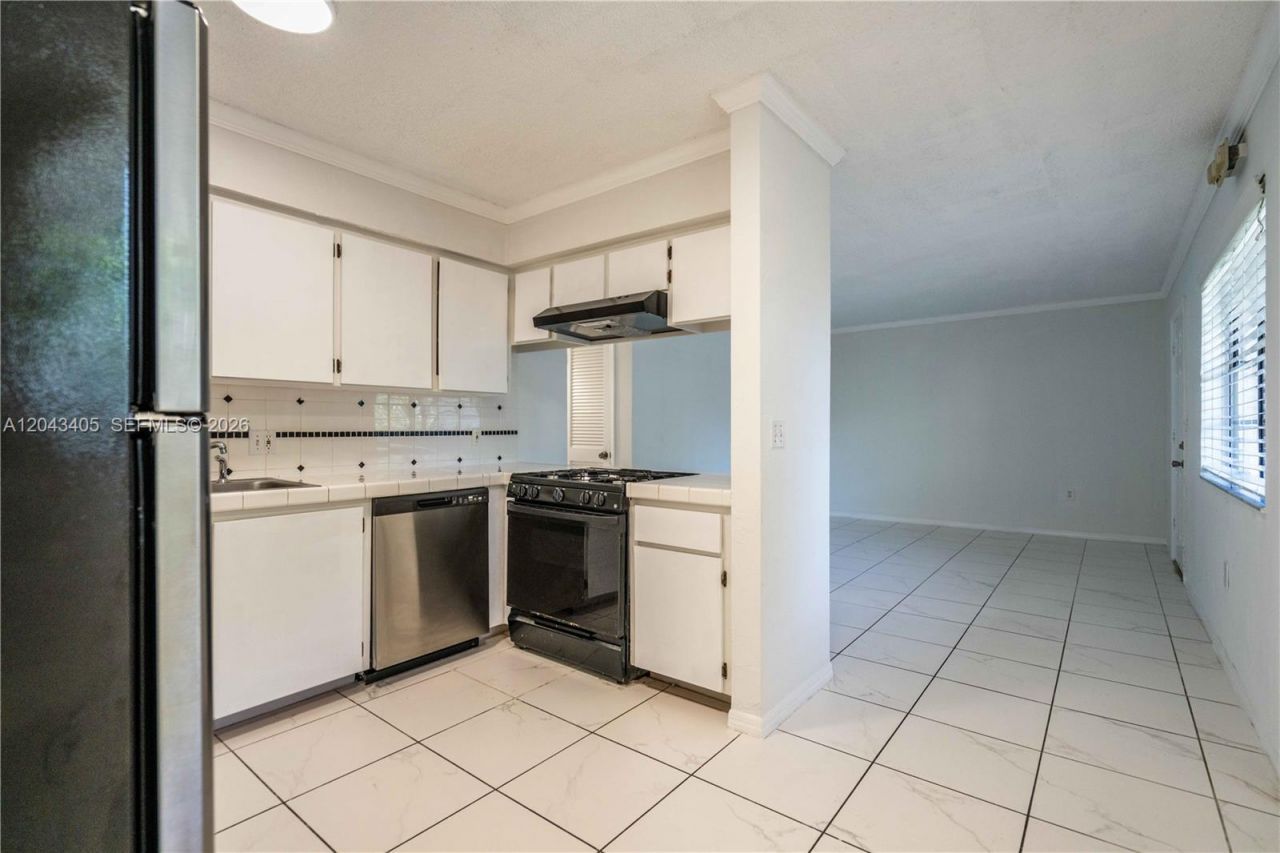 3265 Virginia St , Unit 18, Miami, FL 33133 Photo