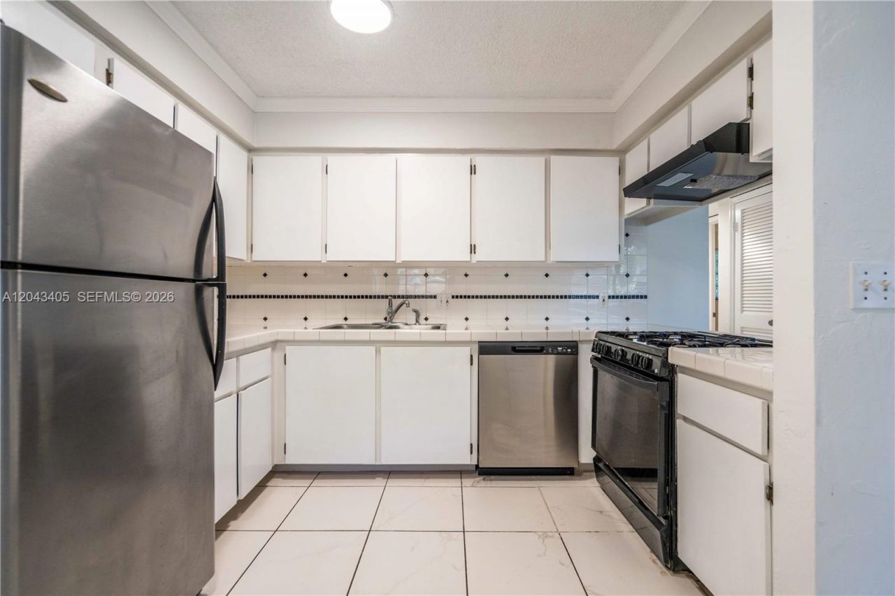 3265 Virginia St , Unit 18, Miami, FL 33133 Photo