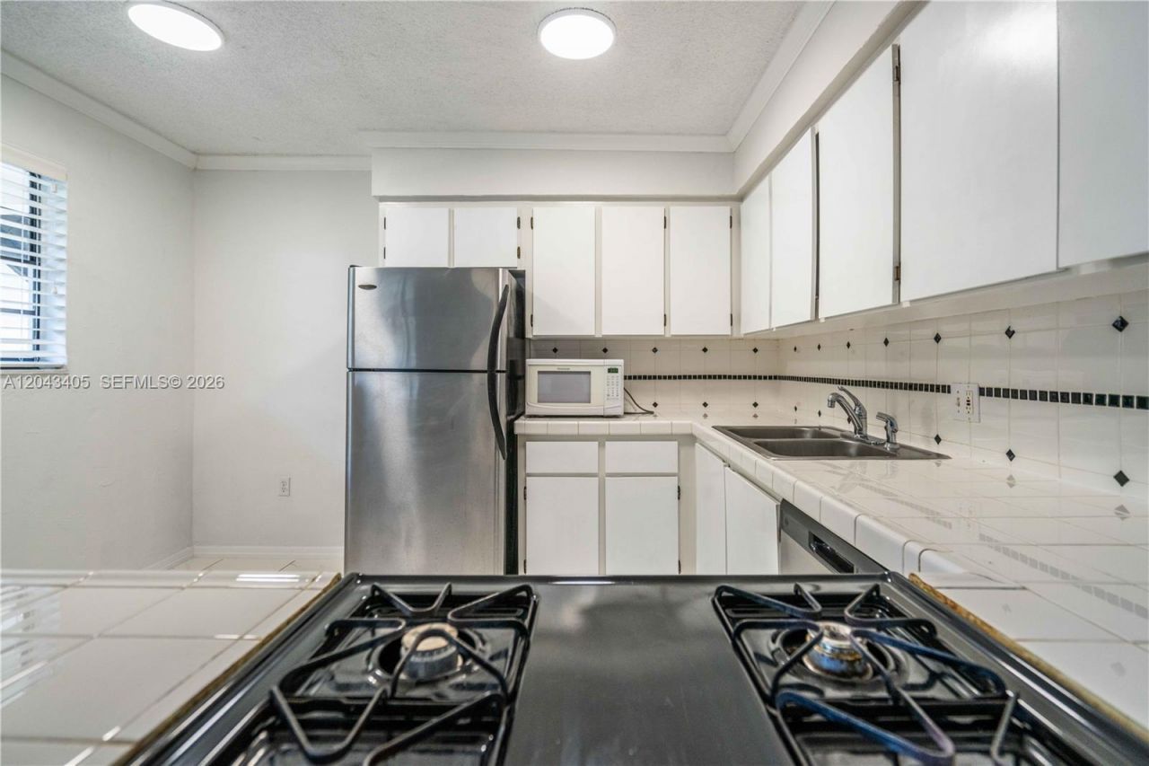 3265 Virginia St , Unit 18, Miami, FL 33133 Photo