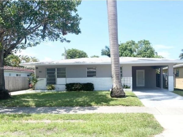 1005 NE 2nd St , Hallandale Beach, FL 33009