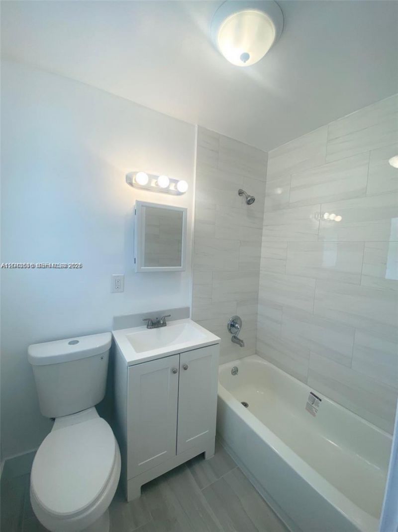 1005 NE 2nd St , Hallandale Beach, FL 33009 Photo