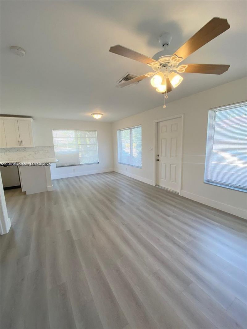 1005 NE 2nd St , Hallandale Beach, FL 33009 Photo