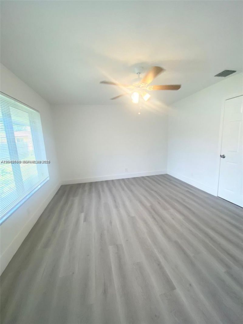 1005 NE 2nd St , Hallandale Beach, FL 33009 Photo
