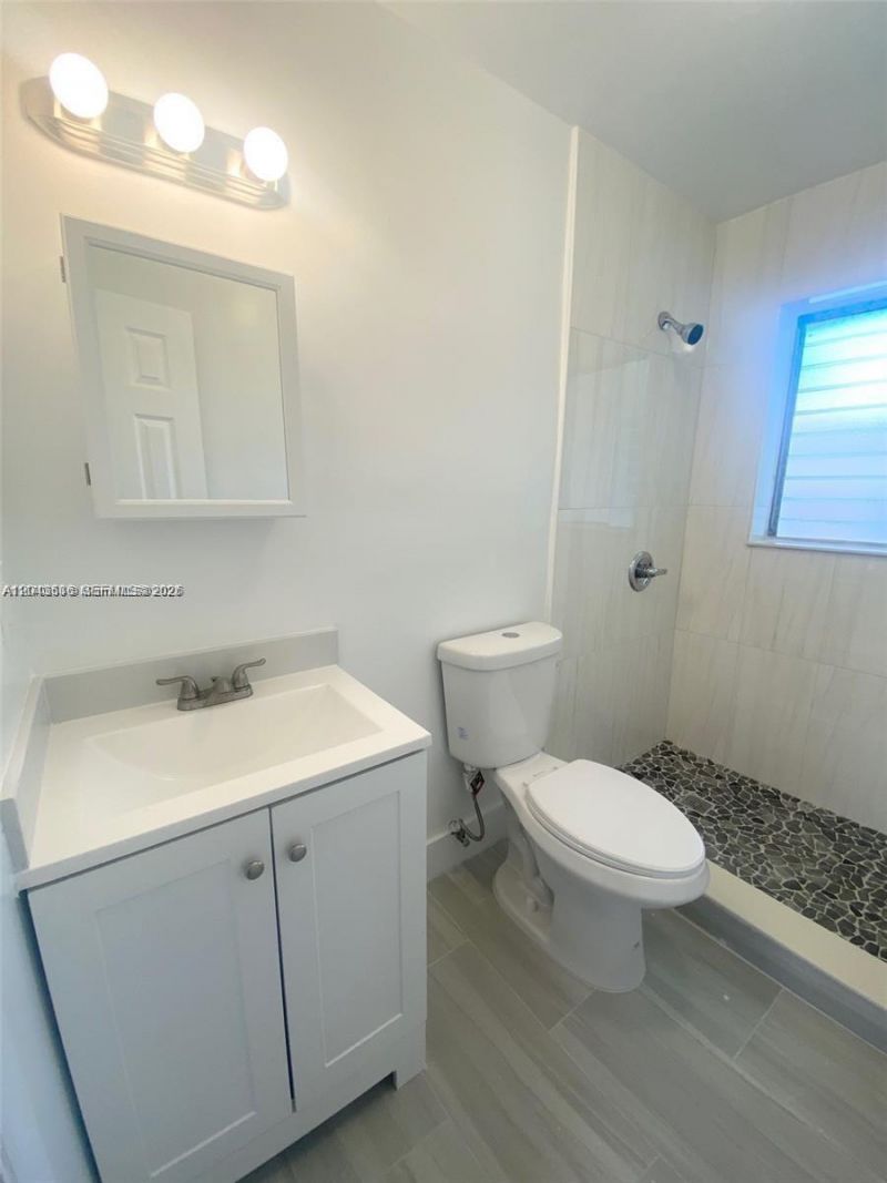 1005 NE 2nd St , Hallandale Beach, FL 33009 Photo