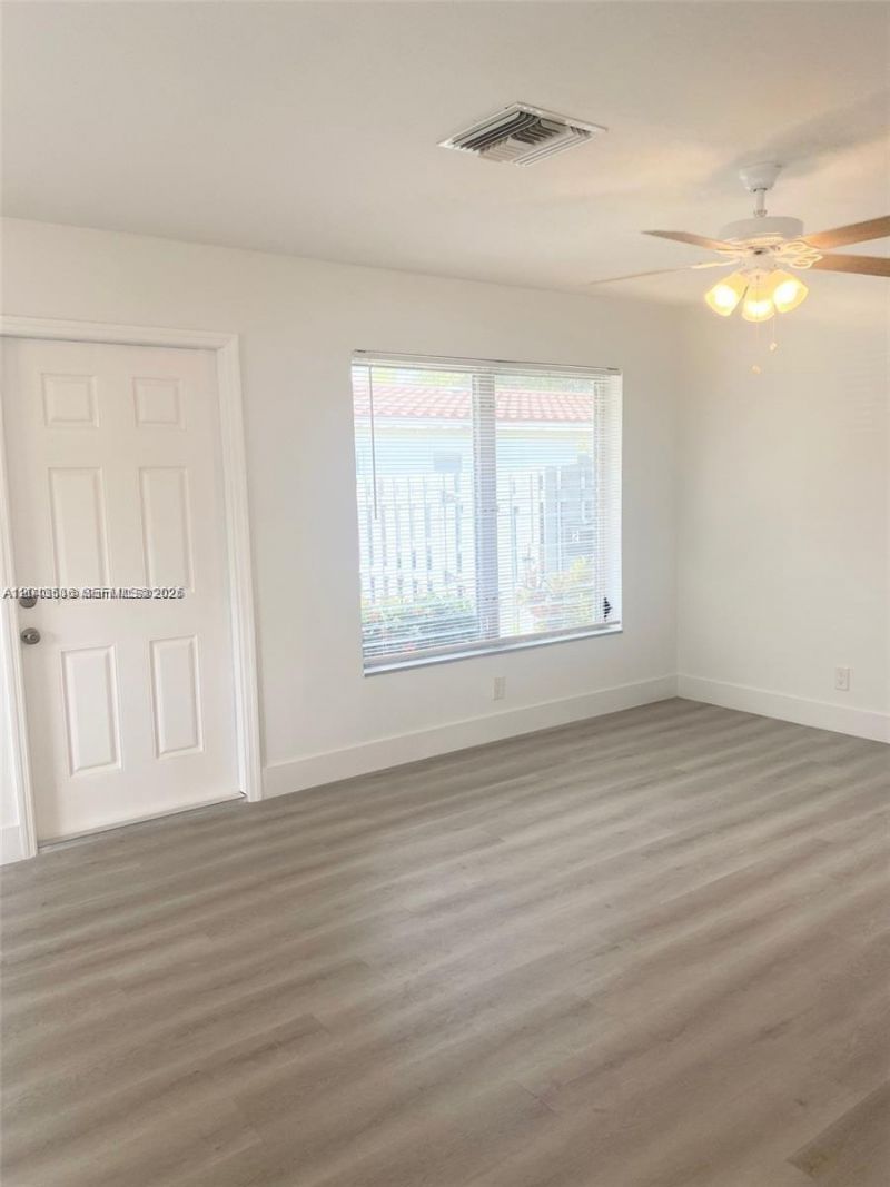 1005 NE 2nd St , Hallandale Beach, FL 33009 Photo