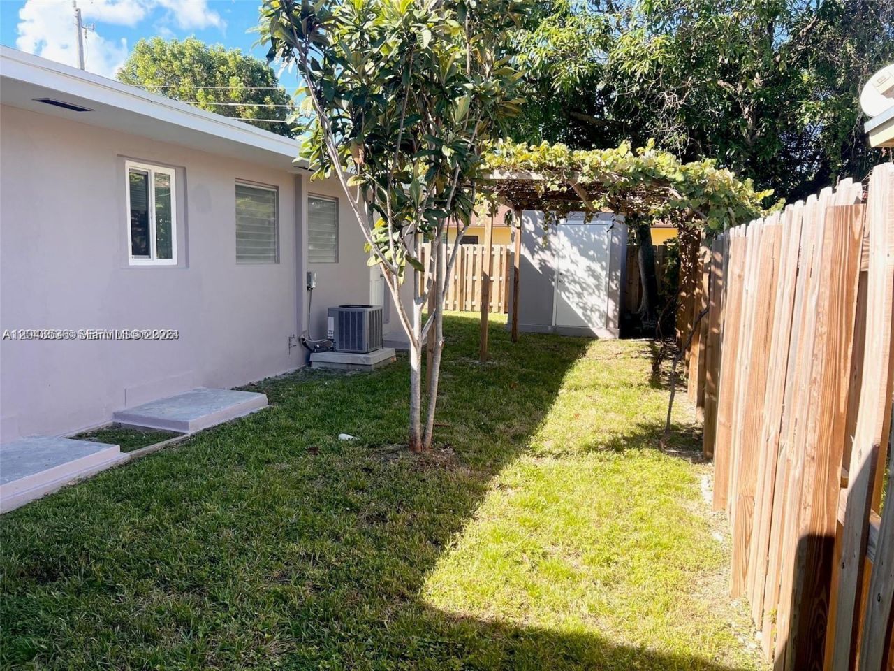 1005 NE 2nd St , Hallandale Beach, FL 33009 Photo