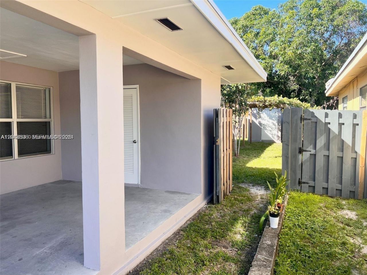 1005 NE 2nd St , Hallandale Beach, FL 33009 Photo