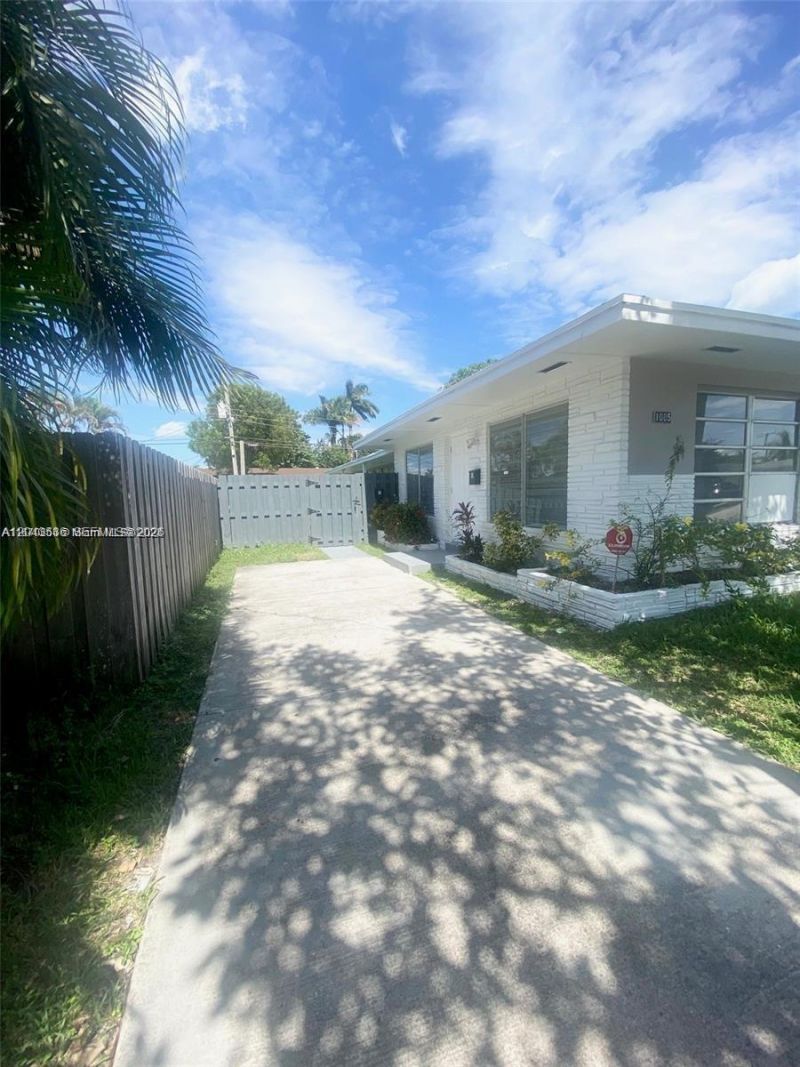 1005 NE 2nd St , Hallandale Beach, FL 33009 Photo