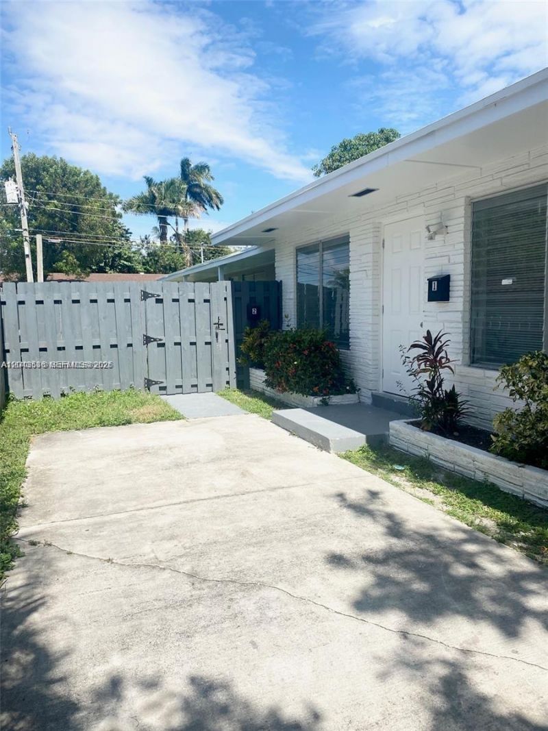 1005 NE 2nd St , Hallandale Beach, FL 33009 Photo