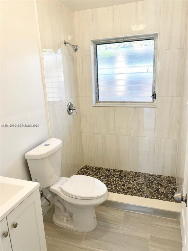 1005 NE 2nd St , Hallandale Beach, FL 33009 Photo