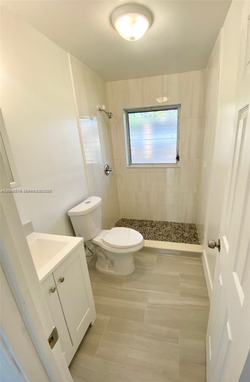 1005 NE 2nd St , Hallandale Beach, FL 33009 Photo