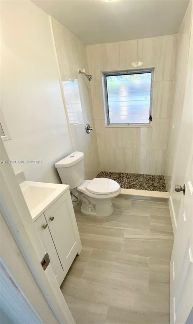 1005 NE 2nd St , Hallandale Beach, FL 33009 Photo