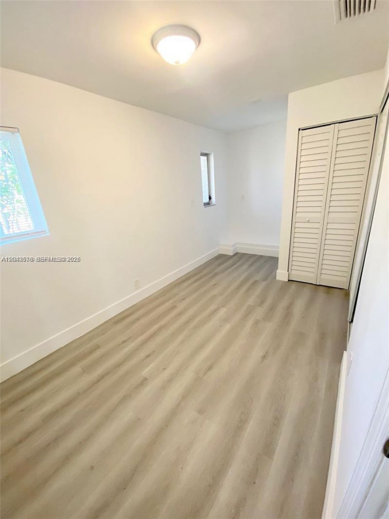 1005 NE 2nd St , Hallandale Beach, FL 33009 Photo