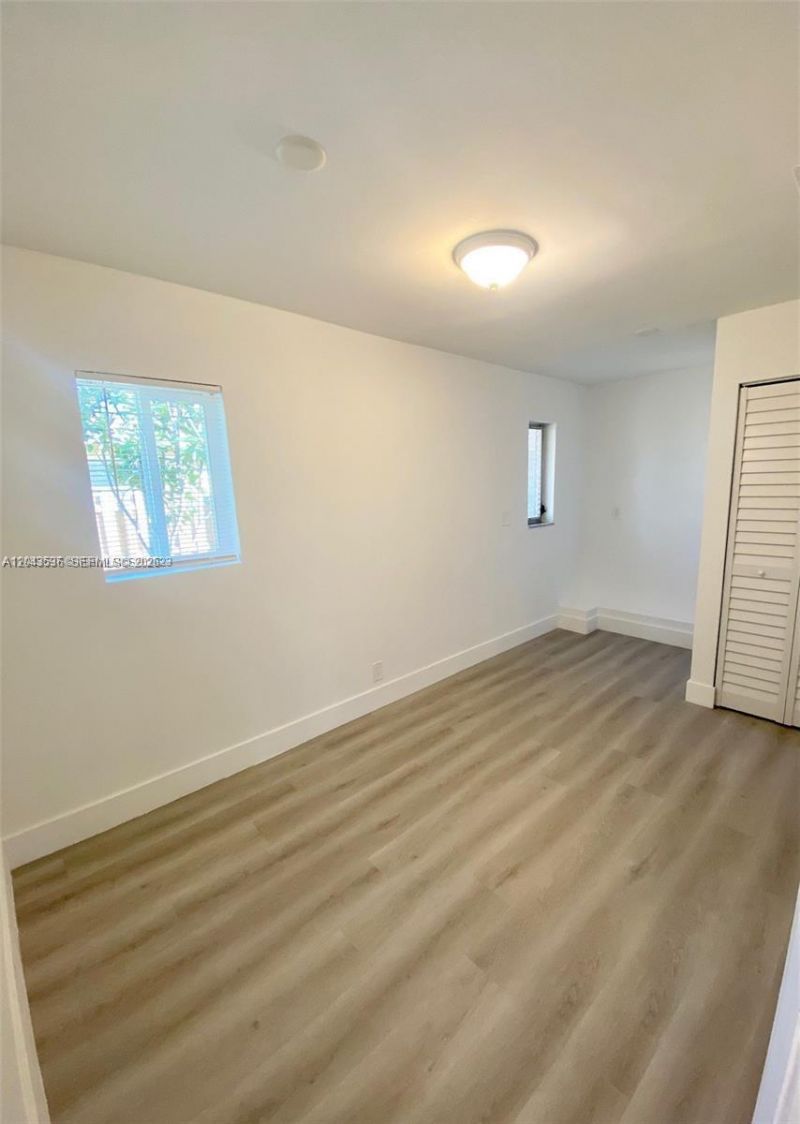 1005 NE 2nd St , Hallandale Beach, FL 33009 Photo