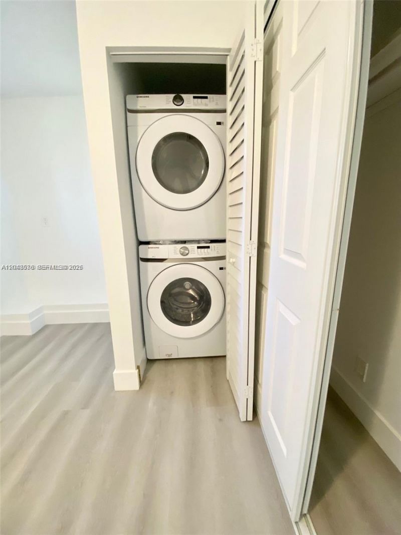 1005 NE 2nd St , Hallandale Beach, FL 33009 Photo
