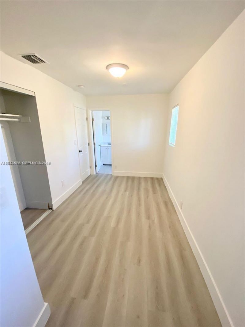 1005 NE 2nd St , Hallandale Beach, FL 33009 Photo
