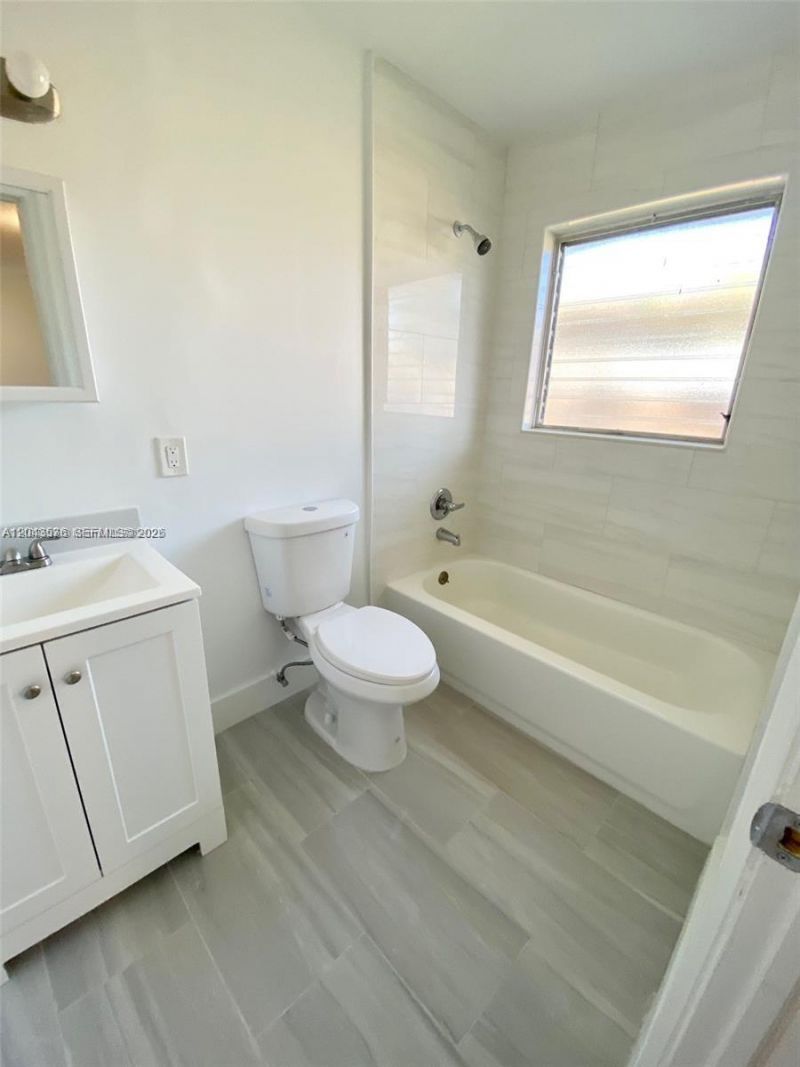 1005 NE 2nd St , Hallandale Beach, FL 33009 Photo