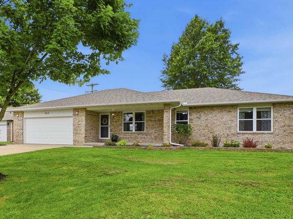 960 S Colony Avenue , Bolivar, MO 65613
