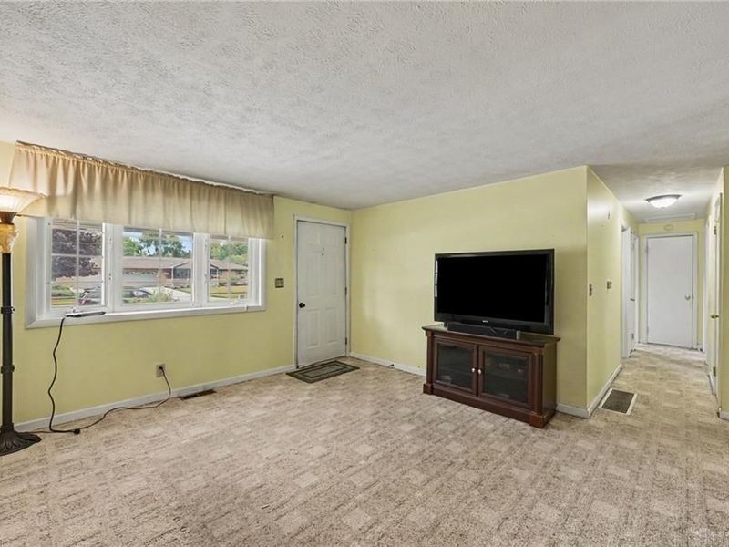 1014 W Alkaline Springs Road, Vandalia, OH 45377 Photo 7