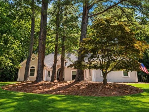 808 Muirfield Court , Woodstock, GA 30189