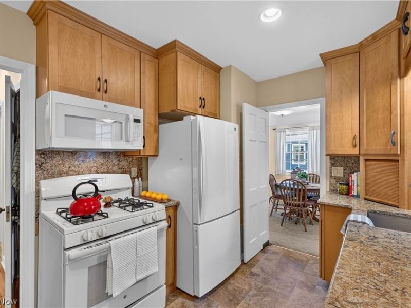 2539 Kingston Road, Cleveland Heights, OH 44118 Photo 8