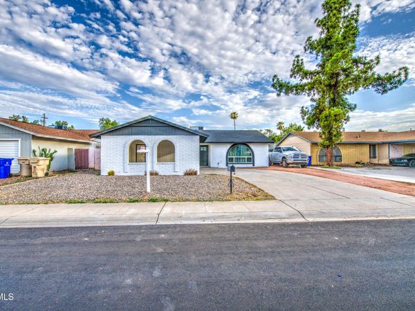 6427 W LAWRENCE Road, Glendale, AZ 85301