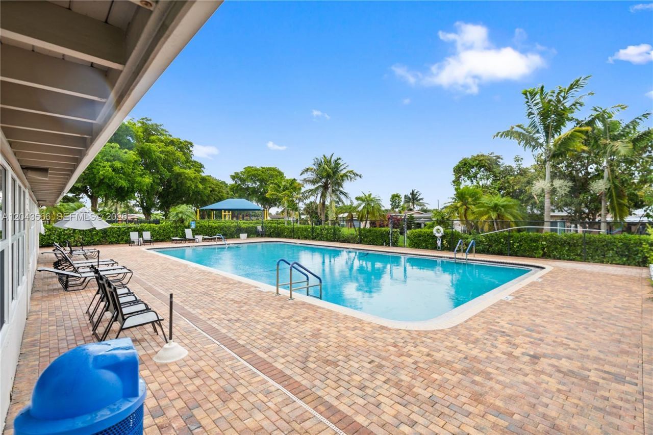 7111 NW 58th St, Tamarac, FL 33321 Photo