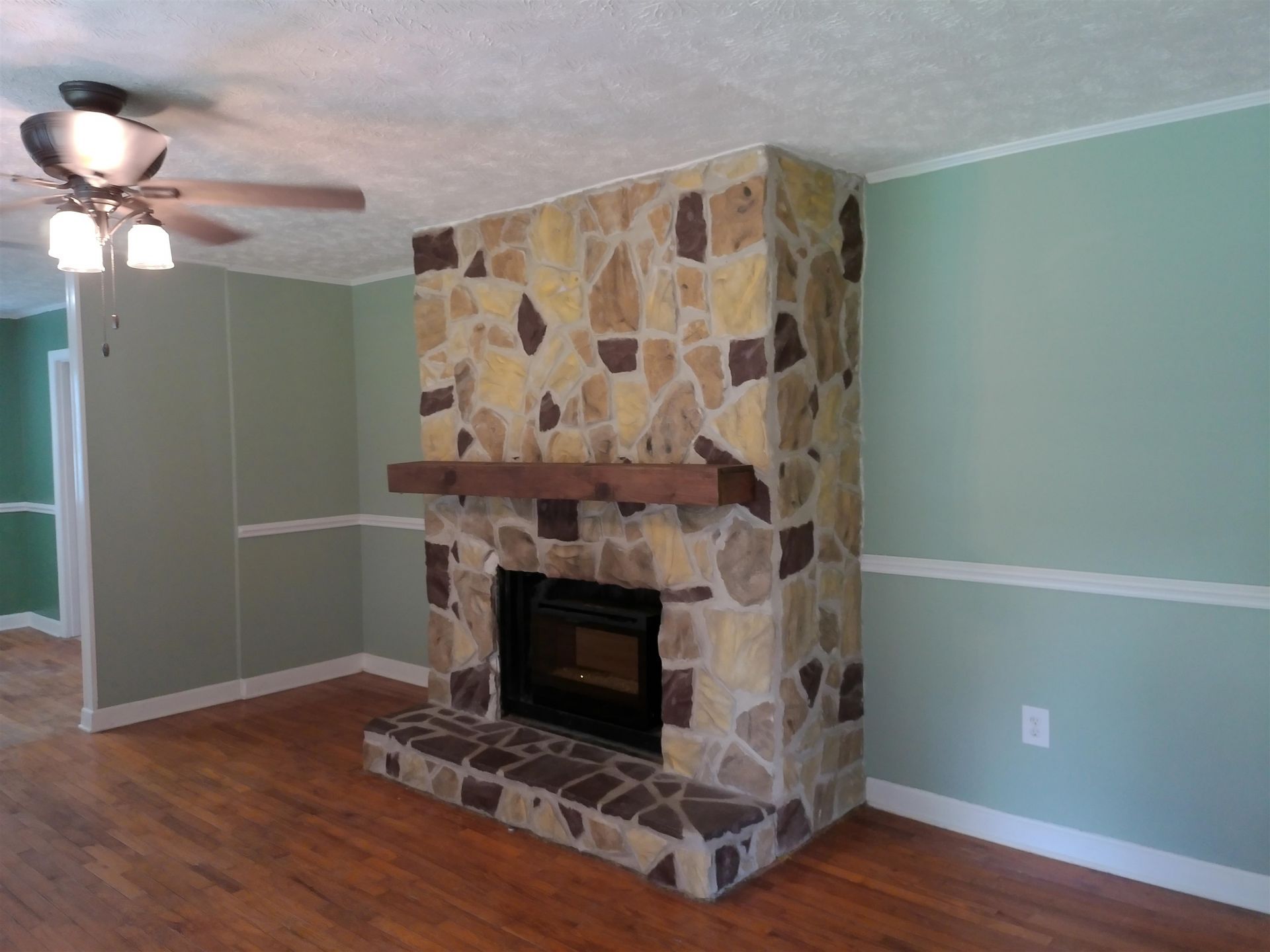 4389 Mcqueen St. Photo 5