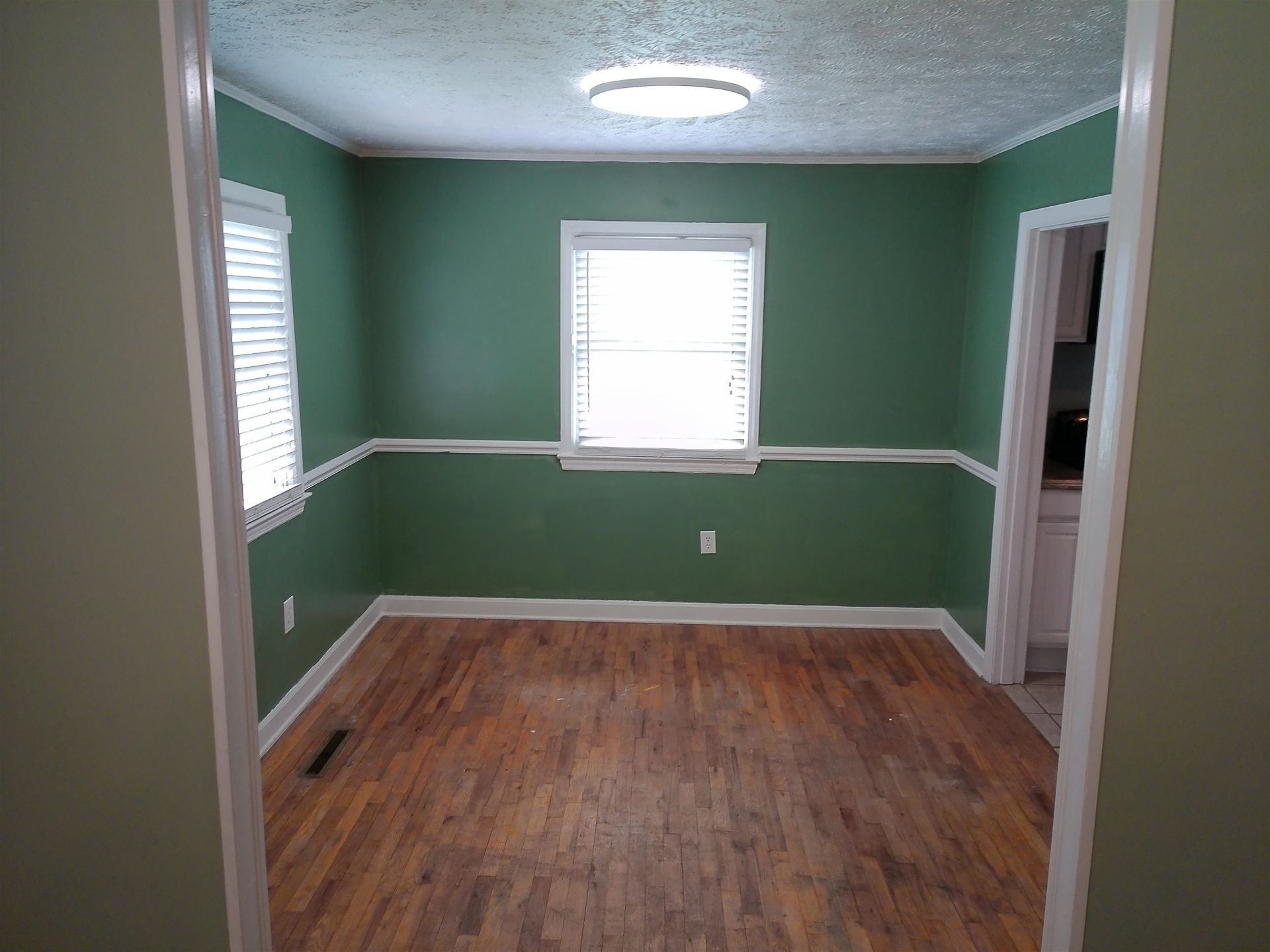 4389 Mcqueen St. Photo 8