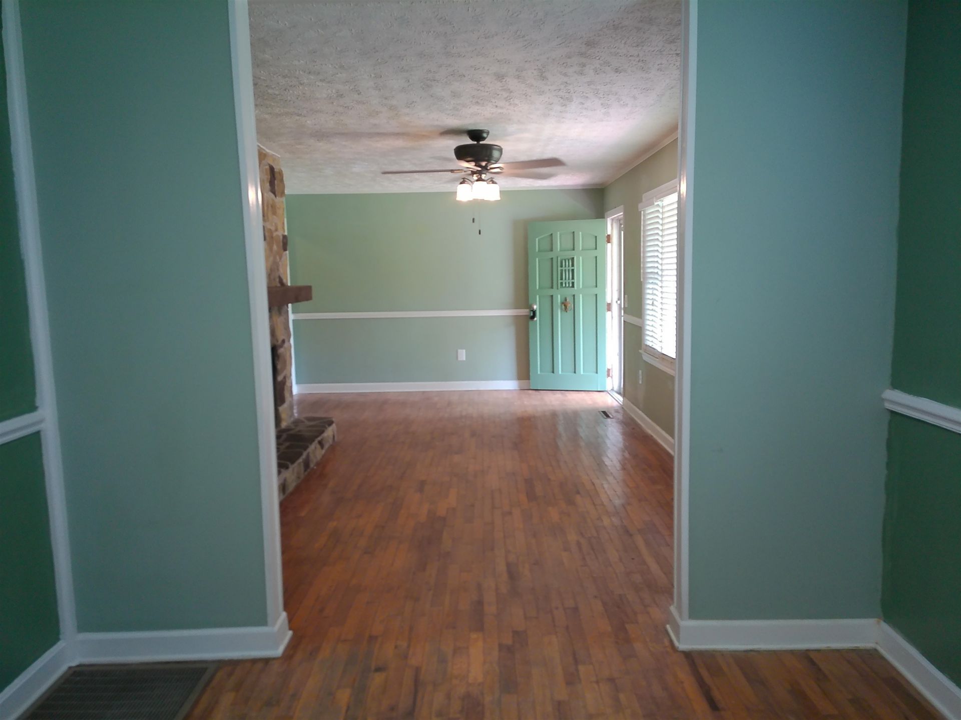 4389 Mcqueen St. Photo 9