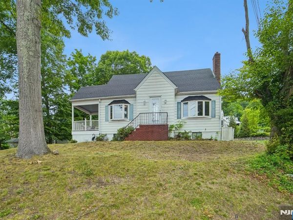 72 Lake Drive, WAYNE, NJ 07470